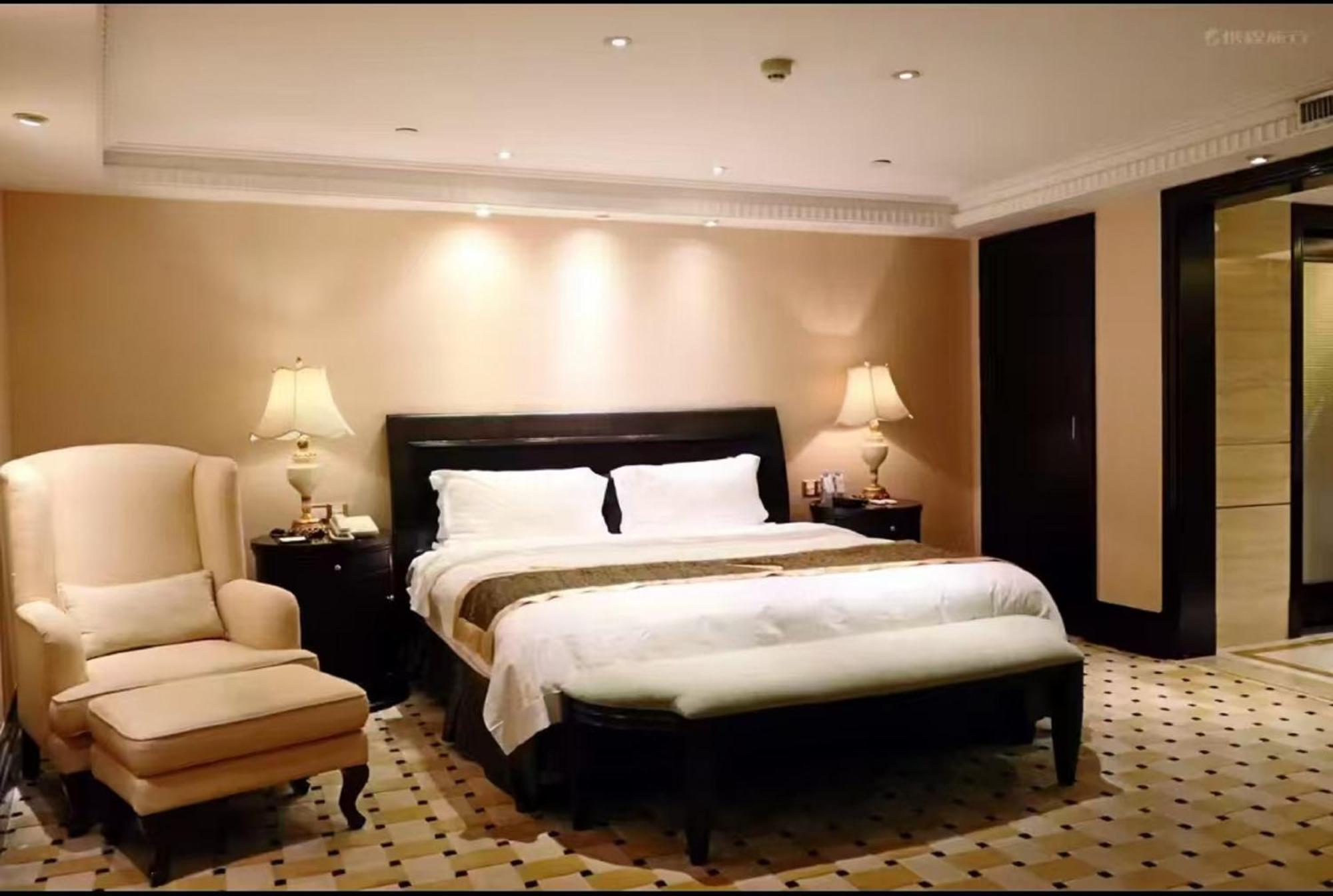 גואנגג'ואו Royal Mediterranean Hotel מראה חיצוני תמונה