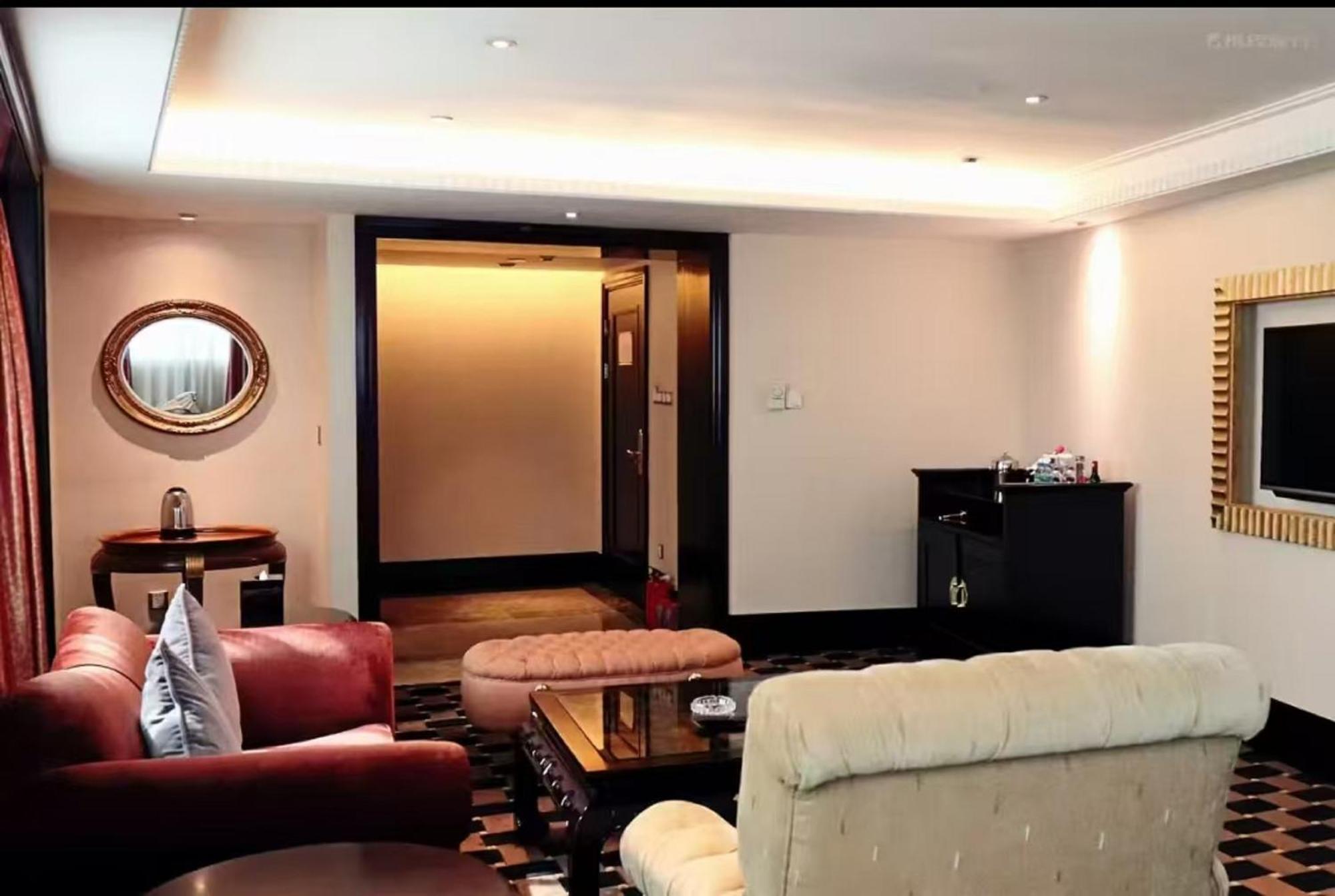 גואנגג'ואו Royal Mediterranean Hotel מראה חיצוני תמונה