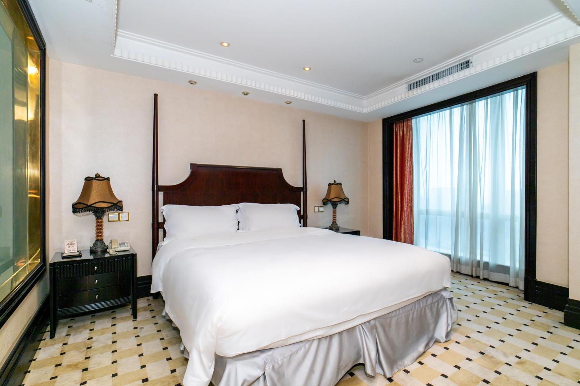 גואנגג'ואו Royal Mediterranean Hotel מראה חיצוני תמונה