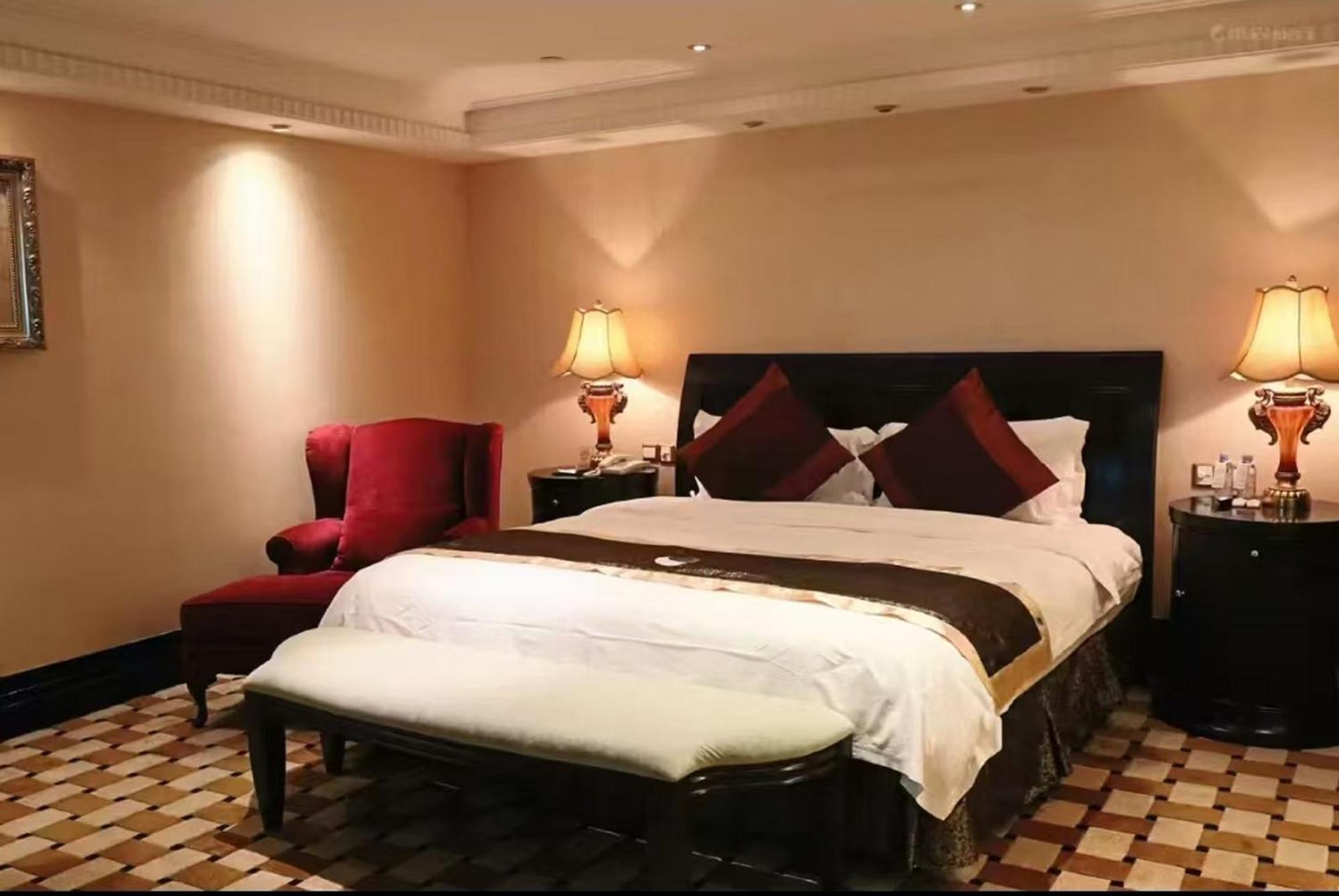 גואנגג'ואו Royal Mediterranean Hotel מראה חיצוני תמונה