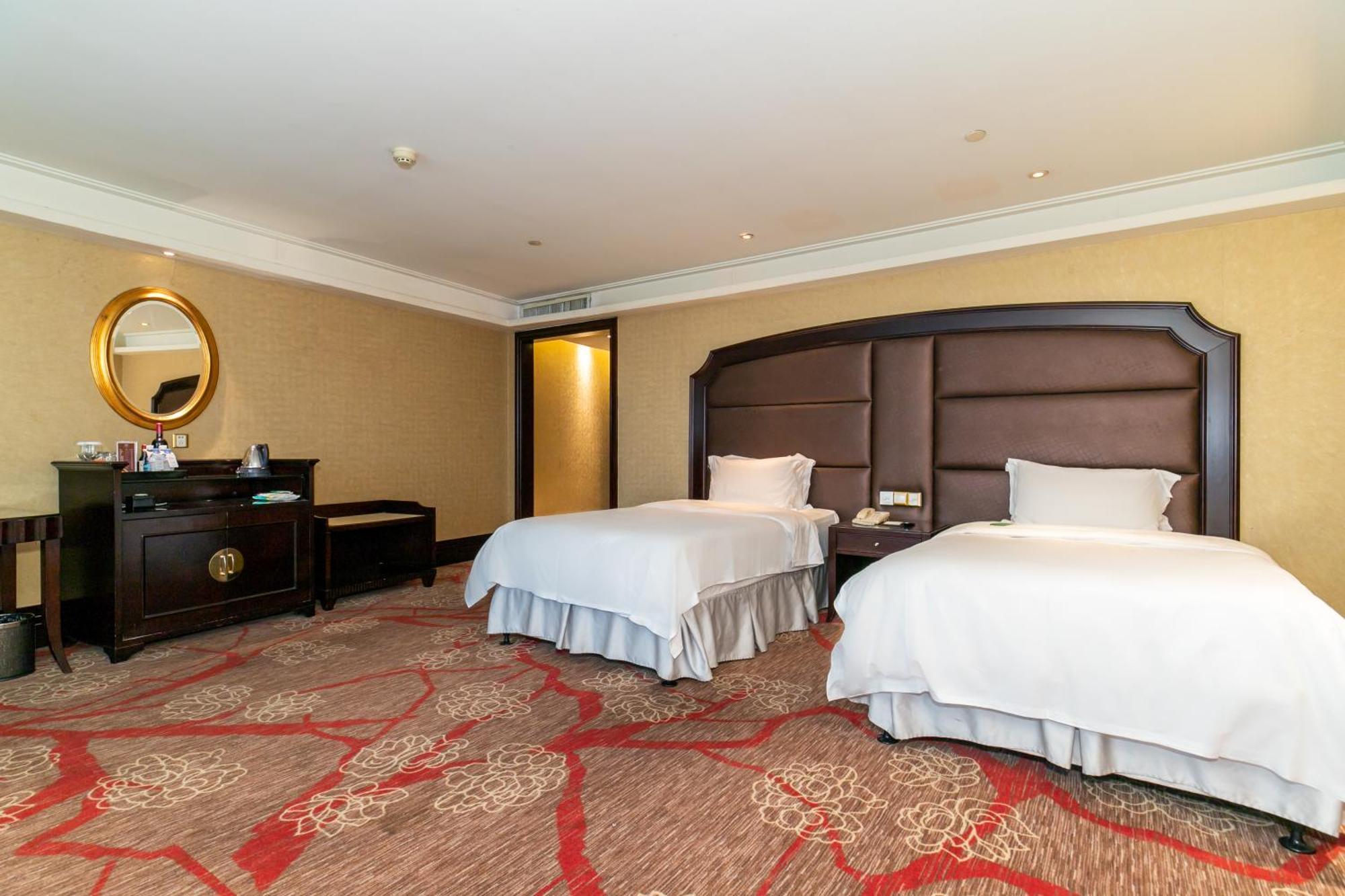 גואנגג'ואו Royal Mediterranean Hotel מראה חיצוני תמונה