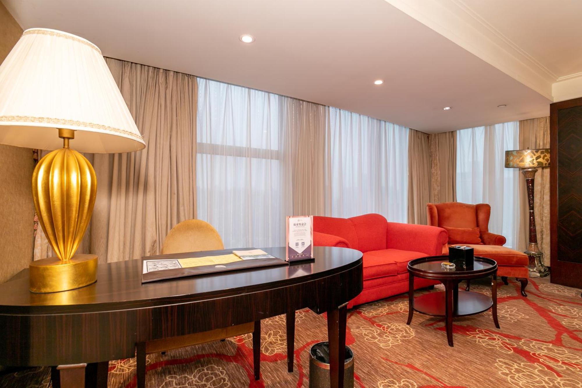 גואנגג'ואו Royal Mediterranean Hotel מראה חיצוני תמונה