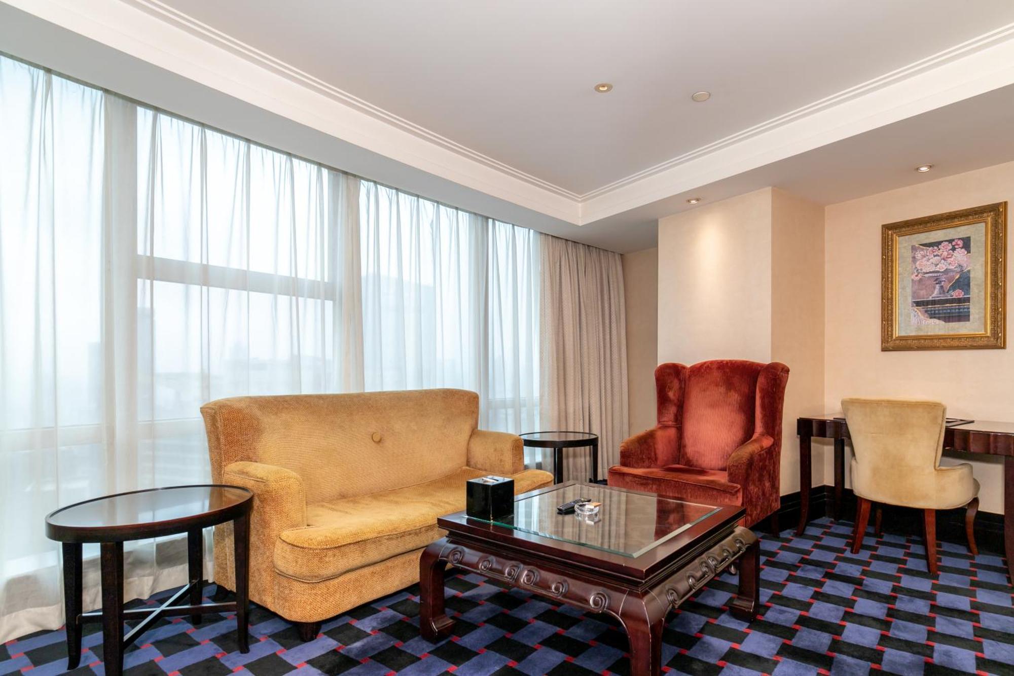 גואנגג'ואו Royal Mediterranean Hotel מראה חיצוני תמונה