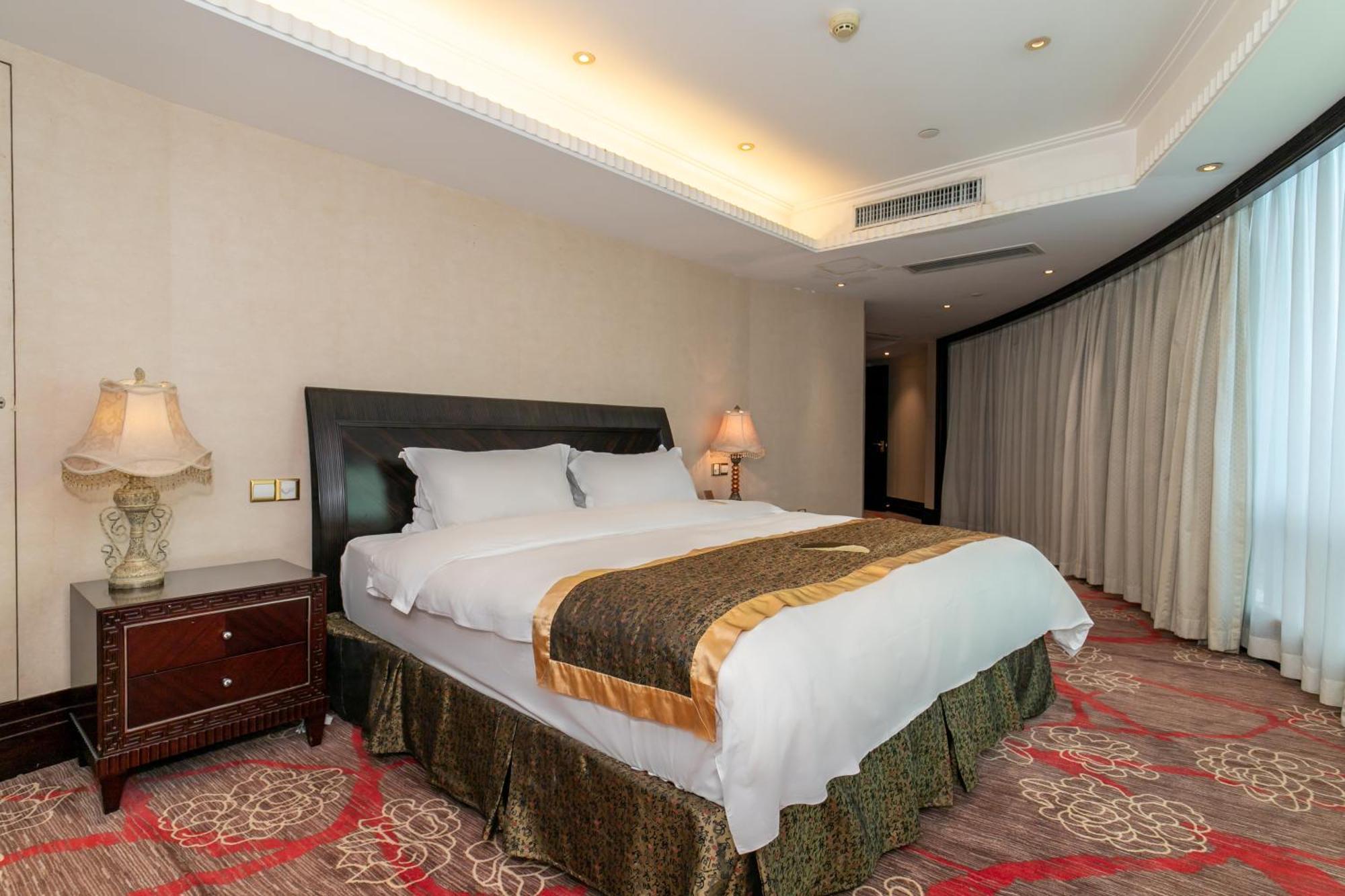 גואנגג'ואו Royal Mediterranean Hotel מראה חיצוני תמונה