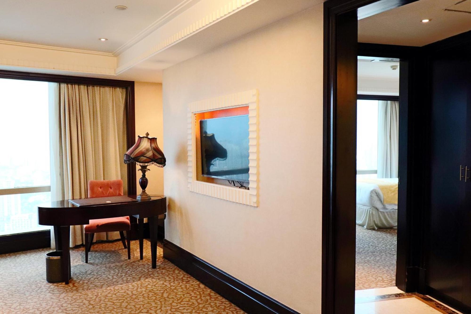 גואנגג'ואו Royal Mediterranean Hotel מראה חיצוני תמונה