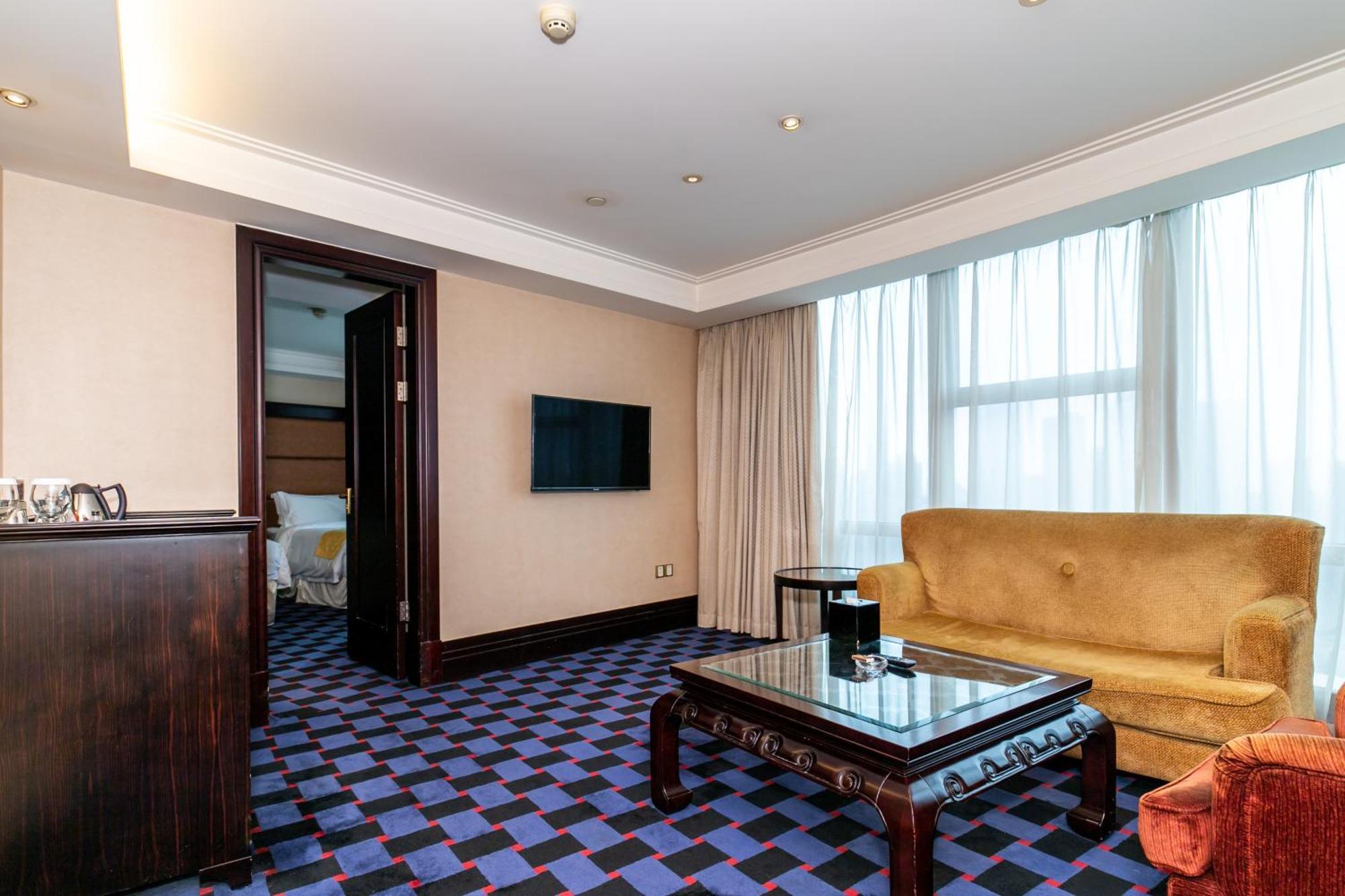גואנגג'ואו Royal Mediterranean Hotel מראה חיצוני תמונה
