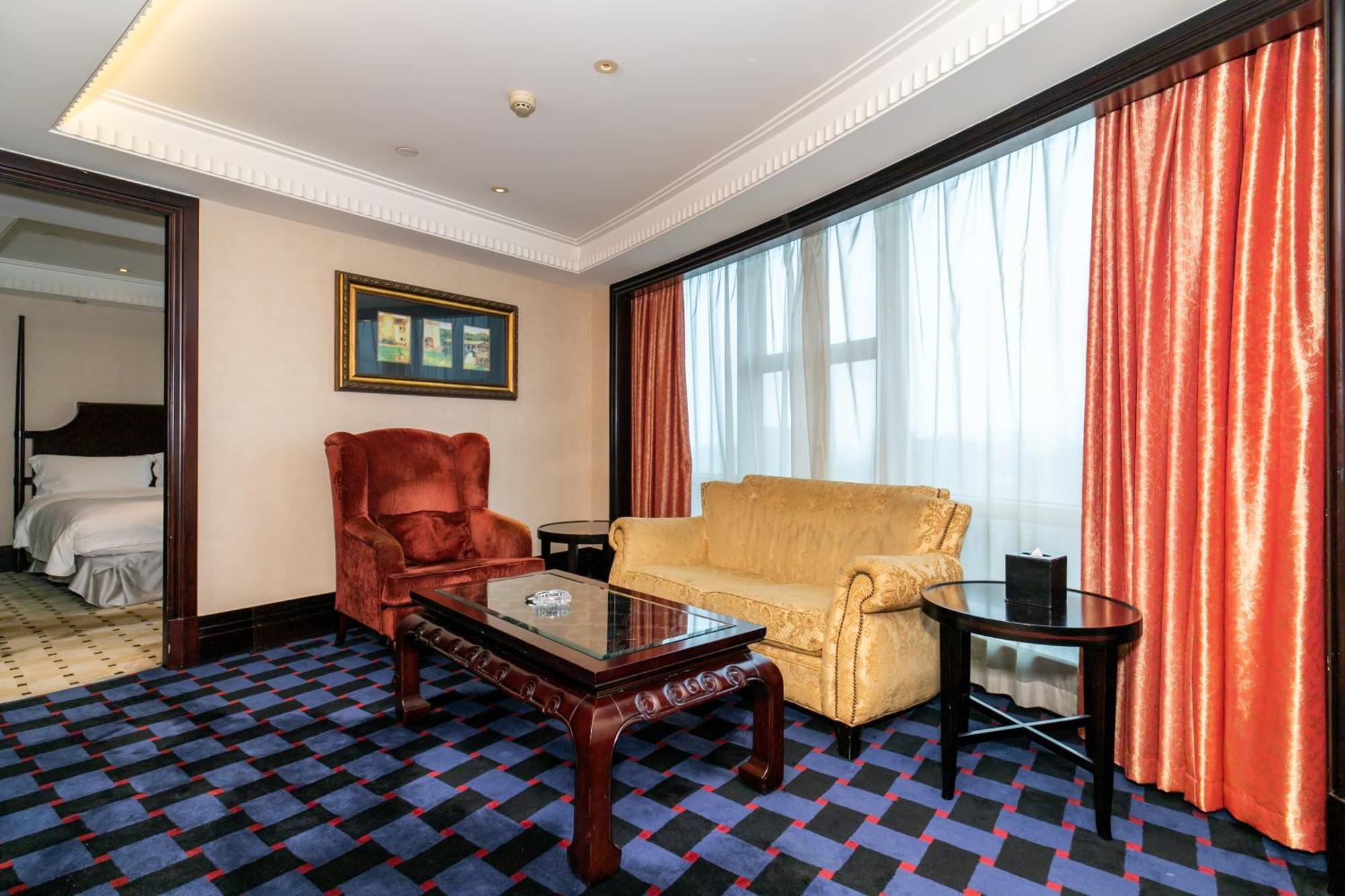 גואנגג'ואו Royal Mediterranean Hotel מראה חיצוני תמונה
