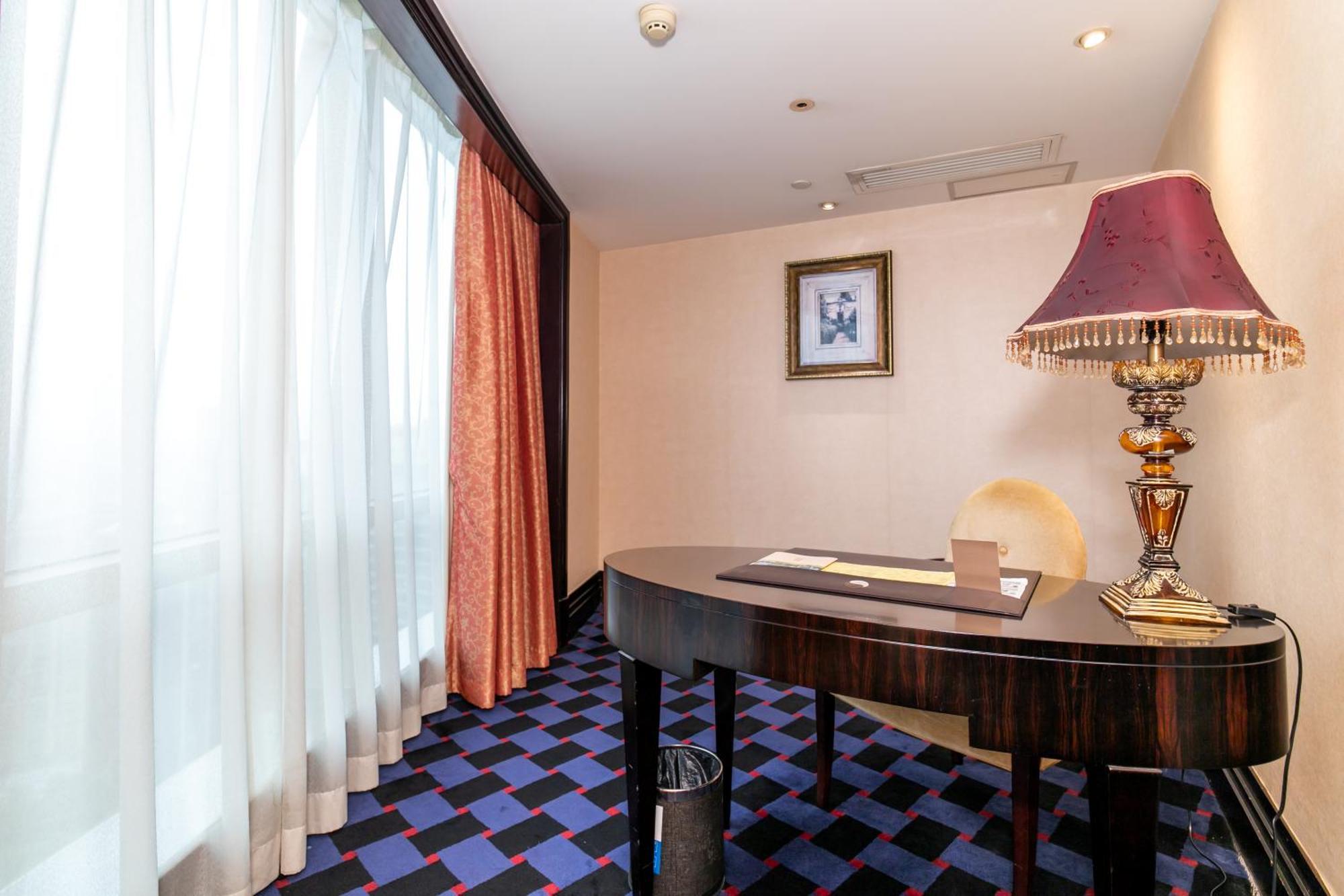גואנגג'ואו Royal Mediterranean Hotel מראה חיצוני תמונה