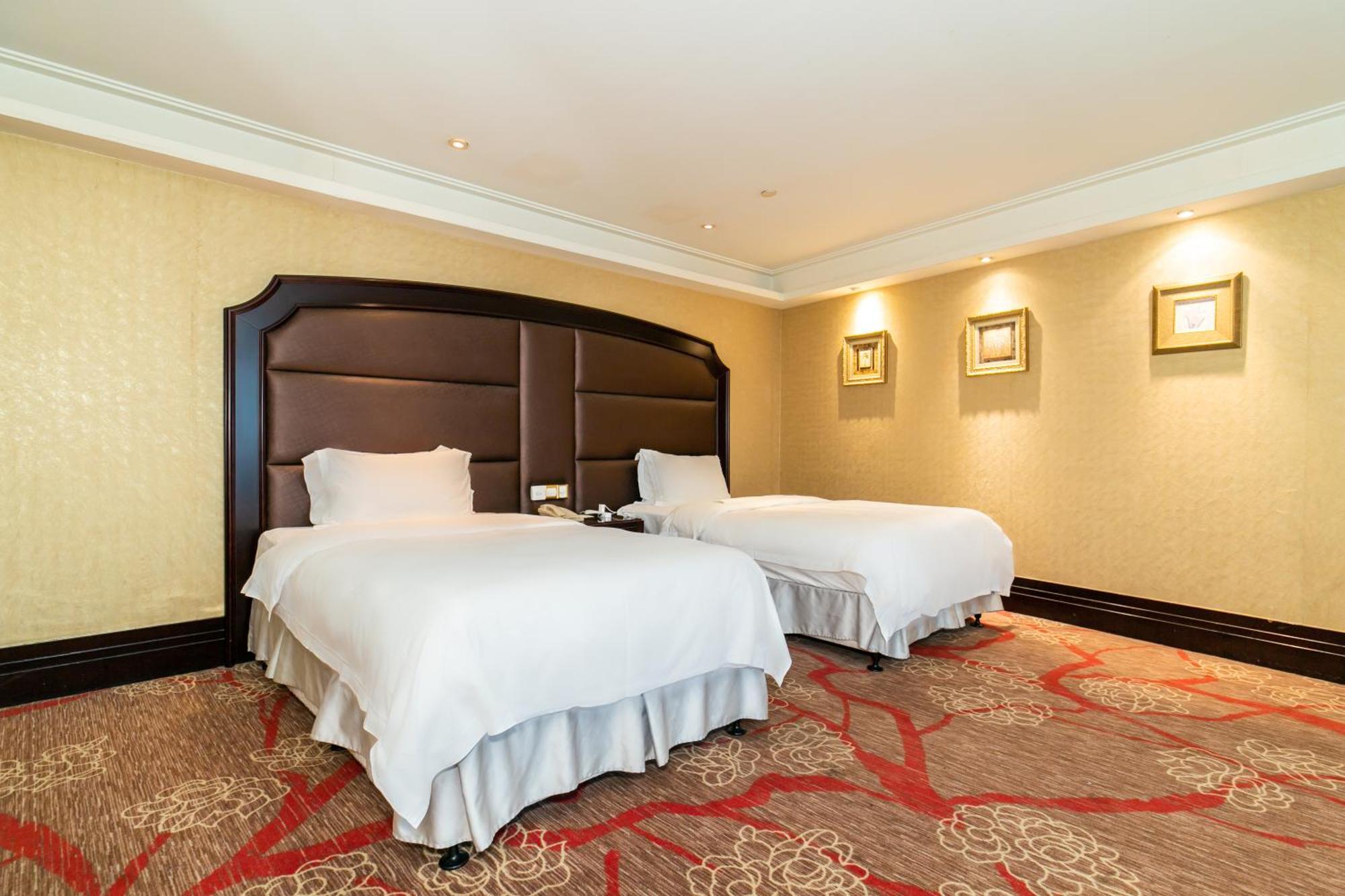 גואנגג'ואו Royal Mediterranean Hotel מראה חיצוני תמונה